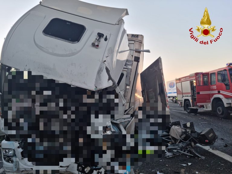 Scontro tra 5 tir in A1, 3 camionisti napoletani feriti: c’è anche uno di Ercolano