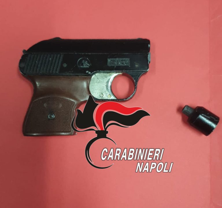 Noto imprenditore vesuviano trovato con una pistola lanciarazzi in casa