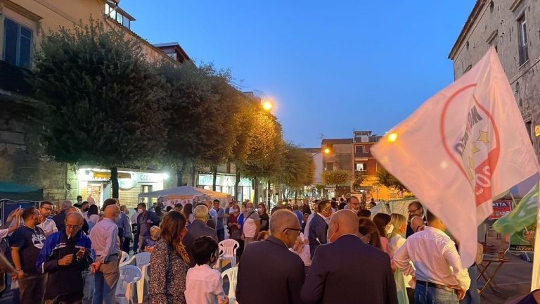 Notte della legalità pre-voto si conclude in caserma: denunciate aggressioni e inseguimenti a candidati