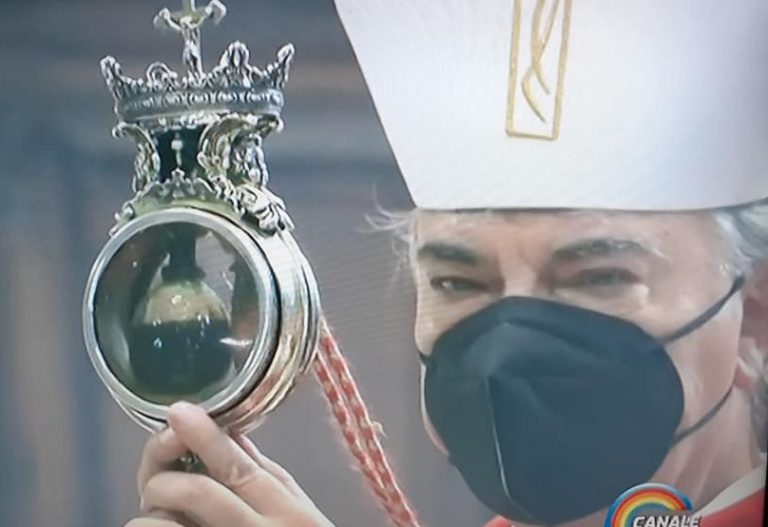 L’attacco del vescovo ai camorristi: “Convertitevi, state uccidendo ognuno di noi”