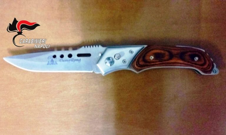 Accoltella 19enne in piazza e gli provoca sfregio permanente Accoltella 19enne in piazza e gli provoca sfregio permanente