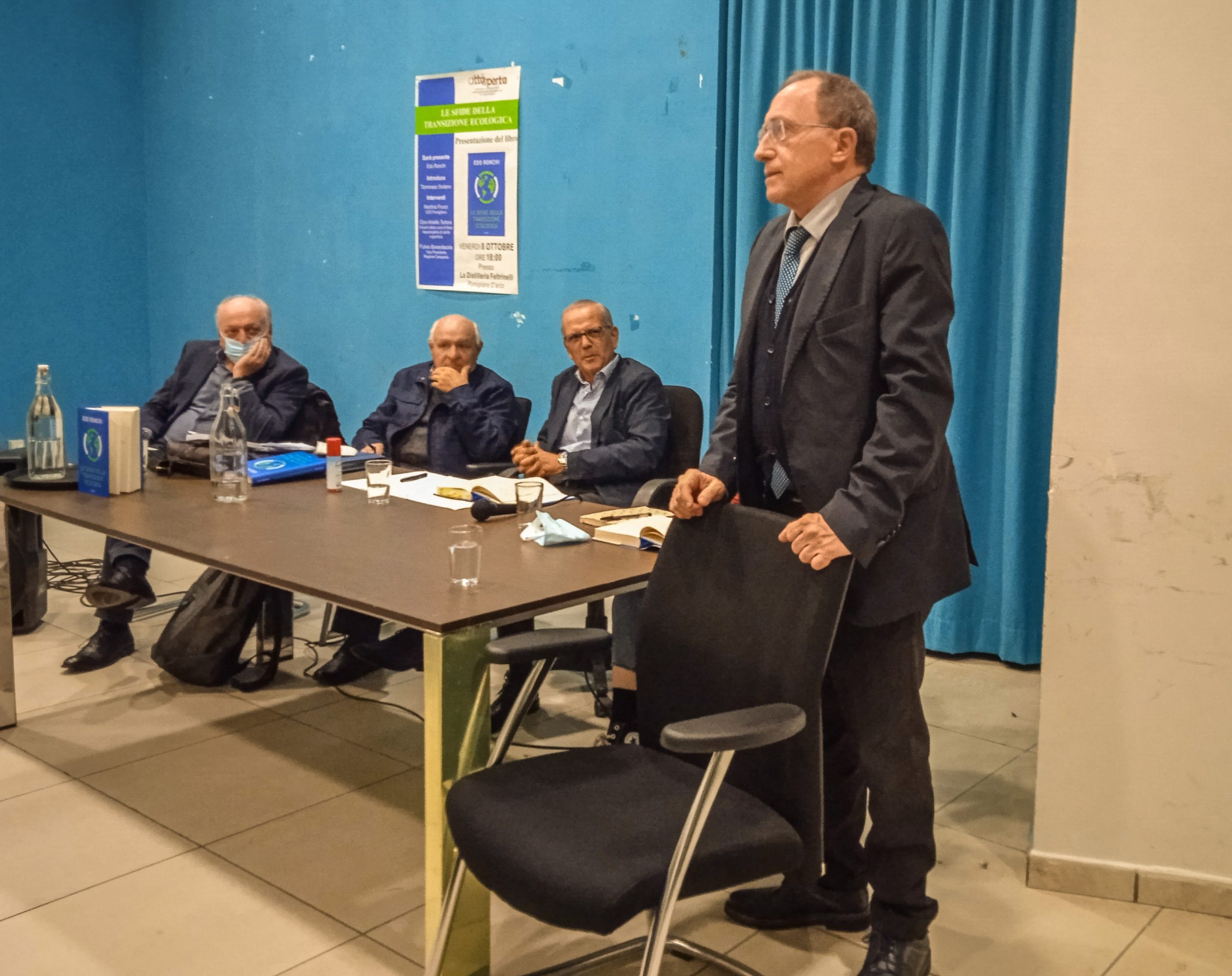 Fulvio Bonavitacola,, in piedi,, a Pomigliano