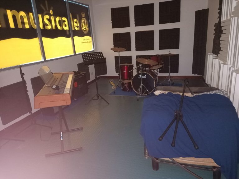 Raid al Teatro de Filippo a Portici, struttura inagibile dopo furto