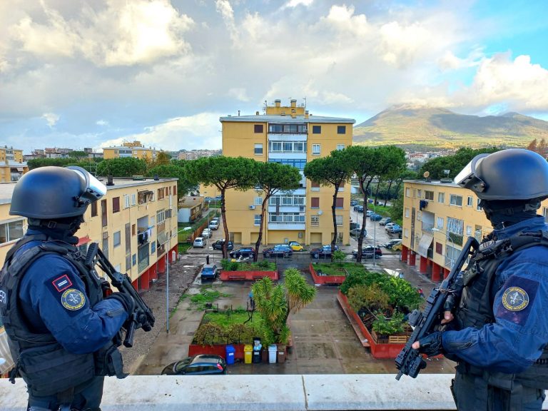 Spaccio a Piano Napoli, raffica di perquisizioni: scatta un arresto