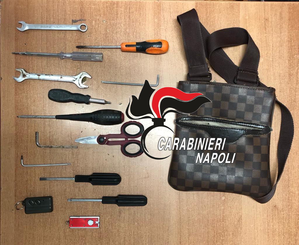 In fuga su auto rubata a Portici, bloccato a Cercola: carabinieri presi a pugni prima dell’arresto