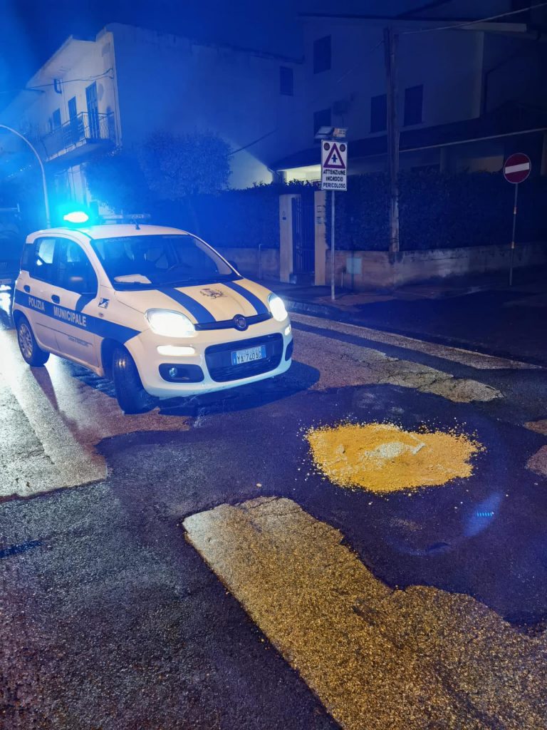 Lavori in cattivo stato e sprofondamenti, blitz della Municipale