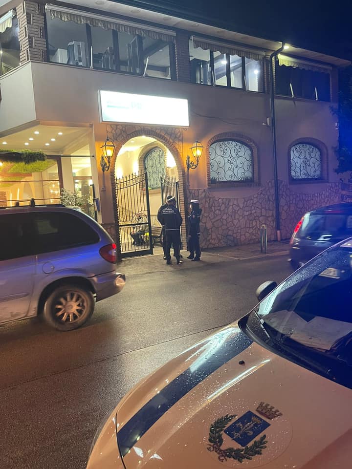 Misure anti-Covid, agenti nei ristoranti e nei locali acerrani