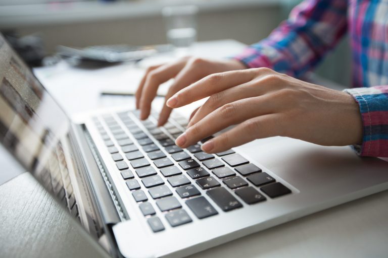 Novità anagrafe, basta lunghe code: dal 15 novembre certificati scaricabili online gratuitamente