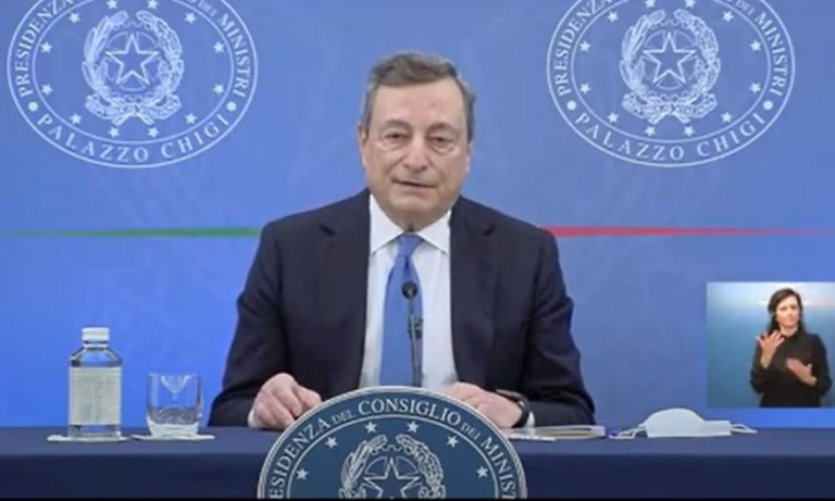 C’è il decreto. Quarantena eliminata per i vaccinati e nuove regole per stadio e trasporti