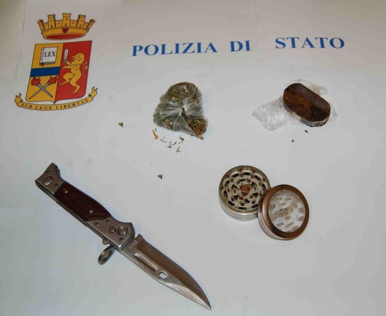 Spaccio in auto, intercettato dagli agenti: trovato kit del perfetto pusher