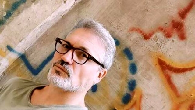 Aggressione omofoba, prof assalito alla stazione: “Ci fai schifo”