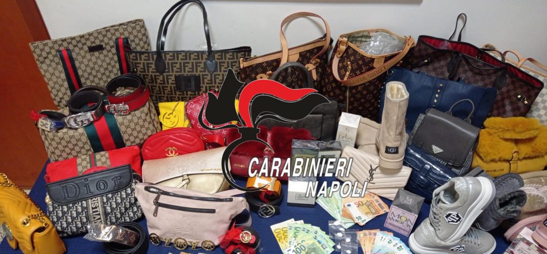 Ottaviano. Prende Reddito ma in casa ha droga, abbigliamento falso e 6500 euro in contanti