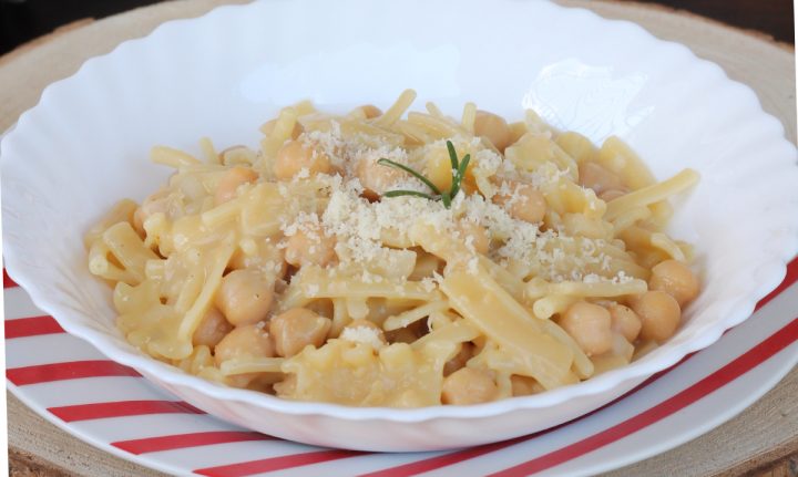 Le ricette di Biagio: pasta e ceci. I ceci, “la carne dei poveri”…..