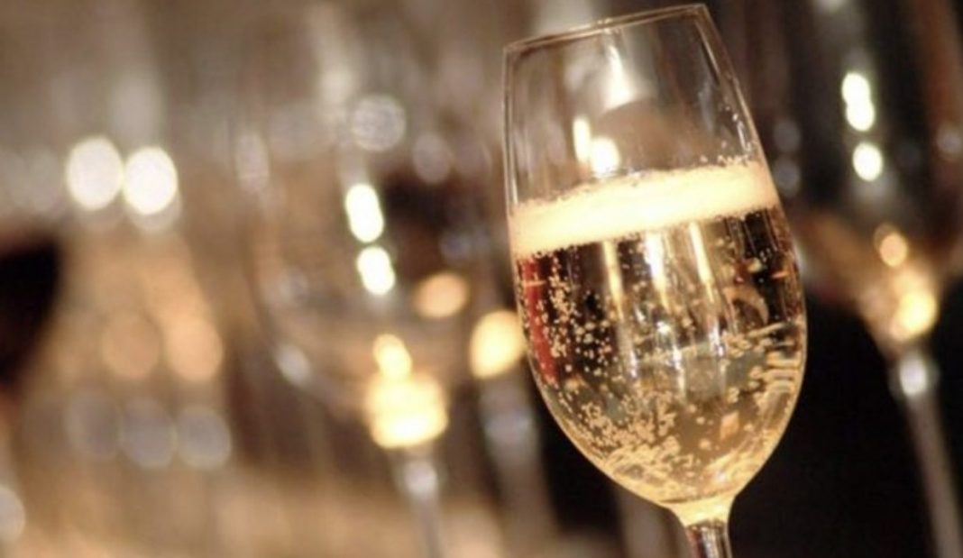 Stop al brindisi di Capodanno: le ordinanze bloccano i festeggiamenti