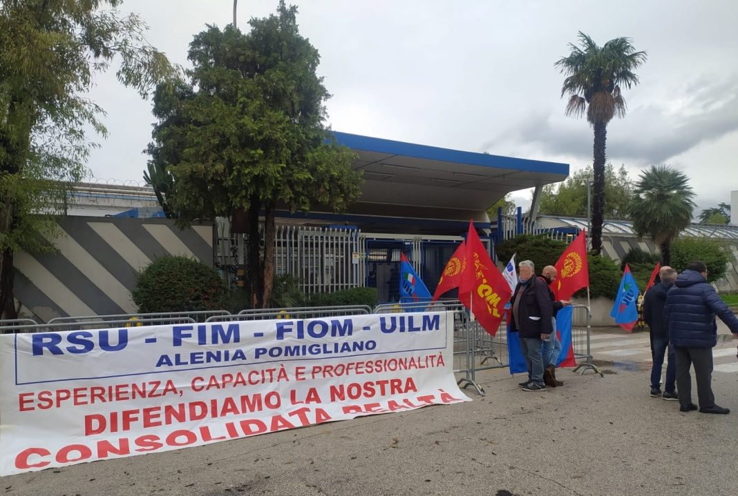 Leonardo Pomigliano, operaio di un appalto è grave. I sindacati: «Lotta tra la vita e la morte»