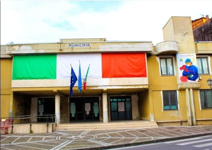 Cisterna, Covid fa breccia in Comune: 7 casi e il sindaco chiude gli uffici