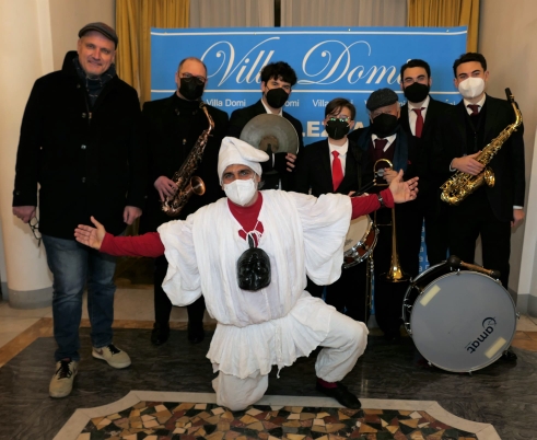 Pulcinella a Villa Domi è un successo tra tv, arte e musica