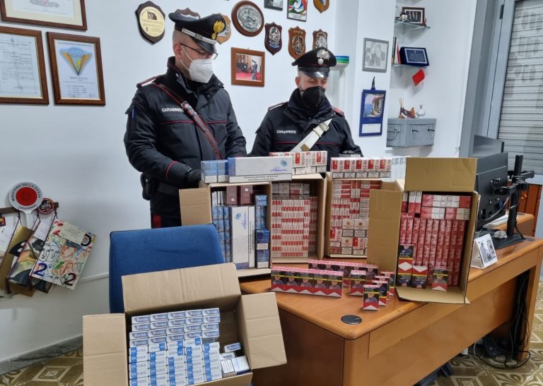 Terzigno, carabinieri scoprono nella cantina di casa una fabbrica di abiti e un deposito di sigarette