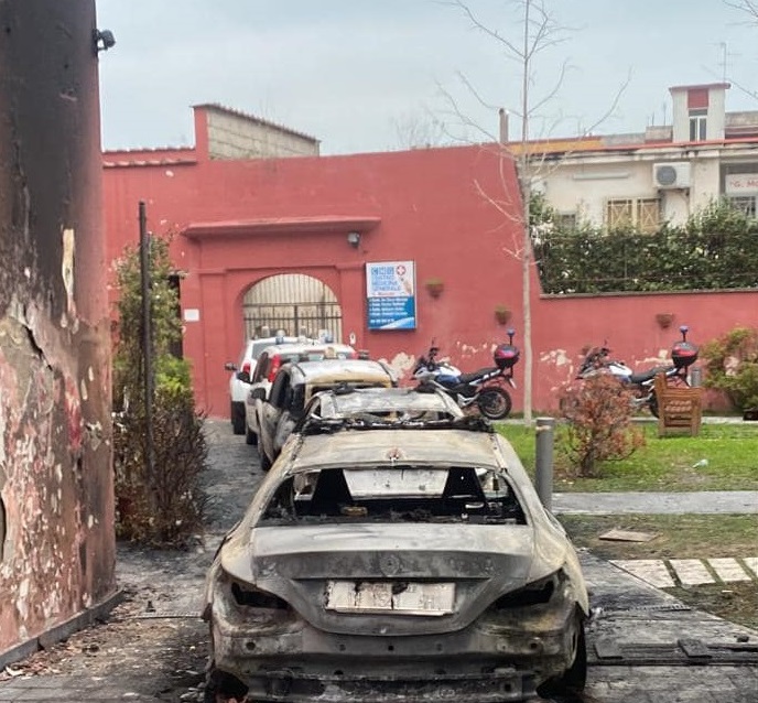Attentato la notte di Capodanno: incediate le auto dei vigili di Pomigliano