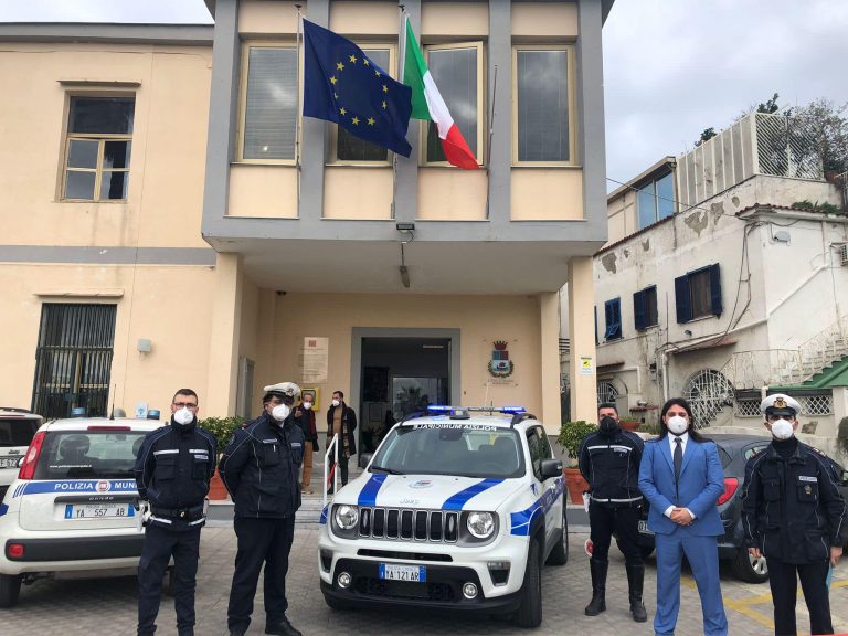 Somma e Bacoli in soccorso di Pomigliano: prestate auto dei vigili dopo il raid
