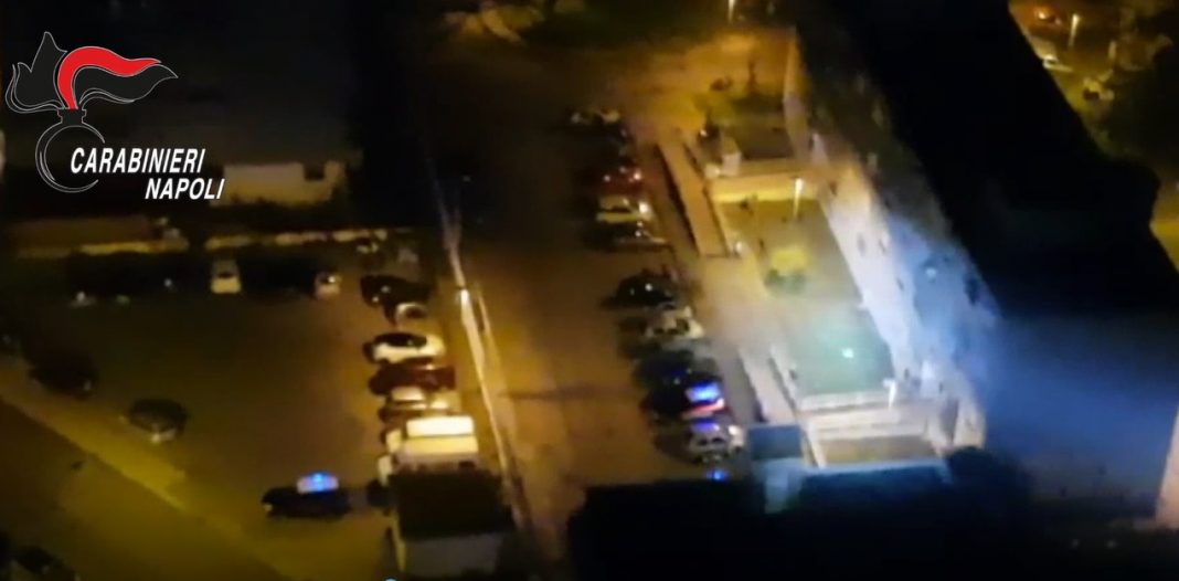 Si presenta dai carabinieri con molotov e coltello per dar fuoco alla caserma