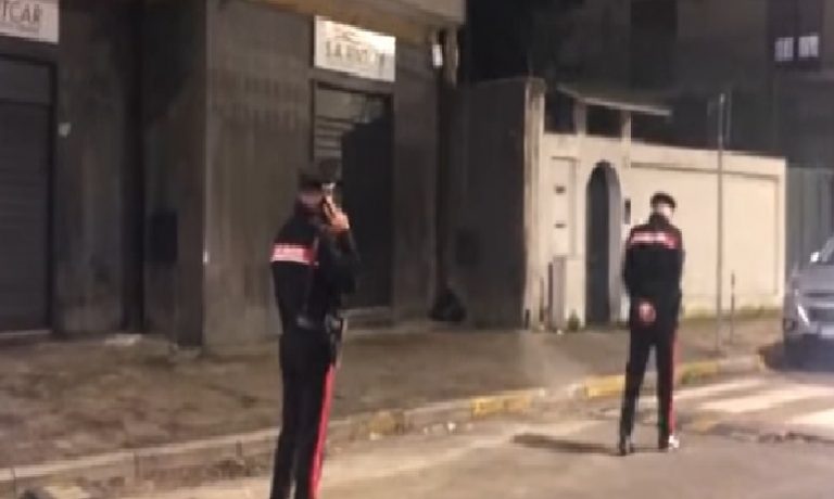 Esplosi 14 colpi di pistola contro l’autonoleggio, la pista della ritorsione