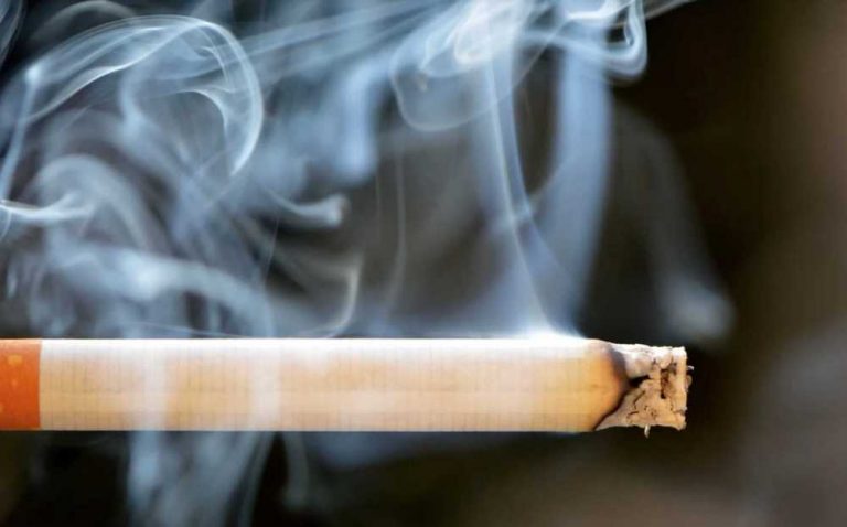 Si addormenta con sigaretta accesa e muore carbonizzata