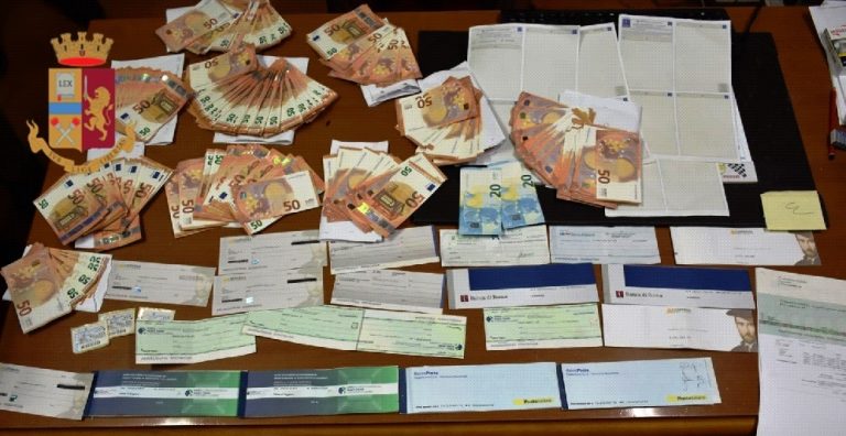 Scoperta centrale dei soldi falsi a San Giuseppe Vesuviano: in casa aveva 35mila euro contraffatti
