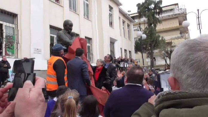 La nuova inaugurazione della statua di Totò nel 2016