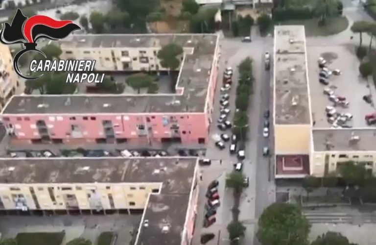 Blitz a Piano Napoli, 10 ordinanze per droga: 7 in cella