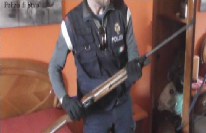 polizia fucile a