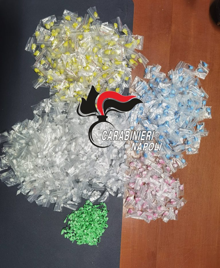 Colpo allo spaccio di Cisternina e 219 di Brusciano: mille dosi in ascensore