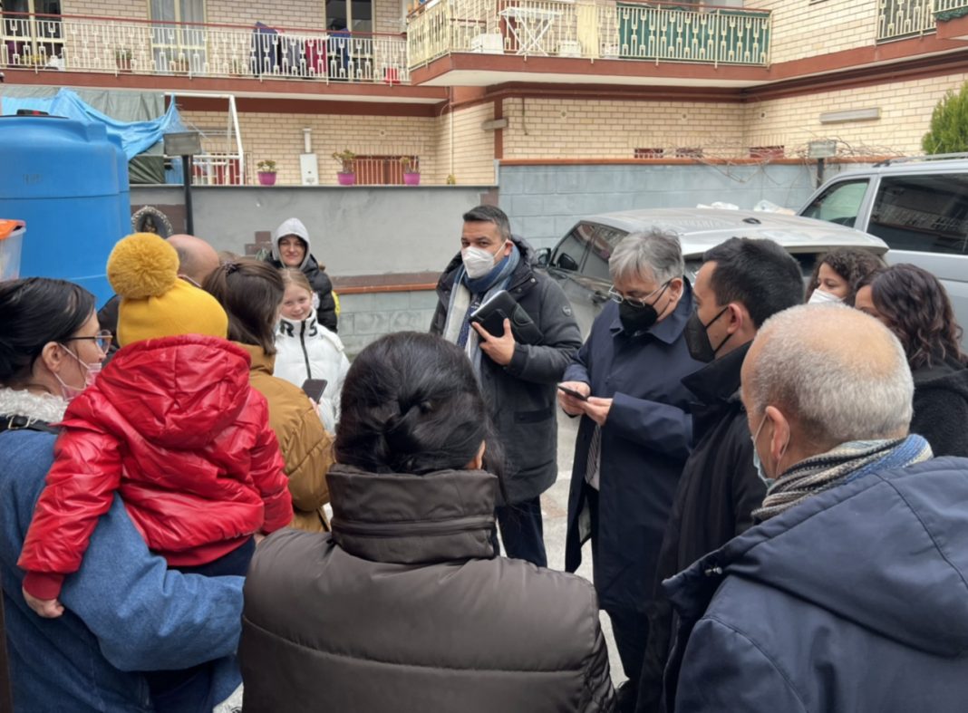 Pomigliano, sindaco accoglie i primi 50 profughi ucraini