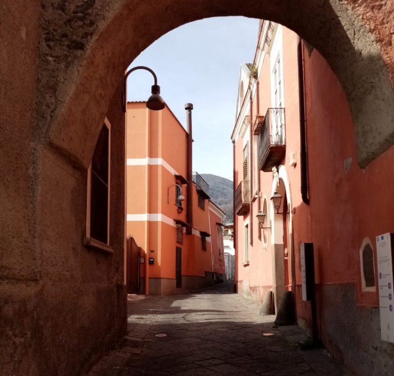 I “vasolari” che nell’’800 lastricarono le strade di Ottajano con i basoli del Vesuvio