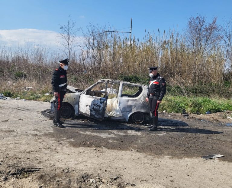 Il mistero del cadavere carbonizzato nella campagna di Acerra
