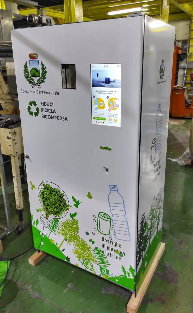 Sant’Anastasia, il primo eco compattatore. L’assessore Pavone: “Servizio efficiente e risparmio per i cittadini”