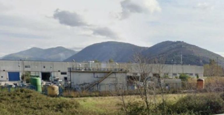 Rifiuti liquidi nel bosco di Acerra, ambientalisti all’attacco: “Procedure sbagliate”