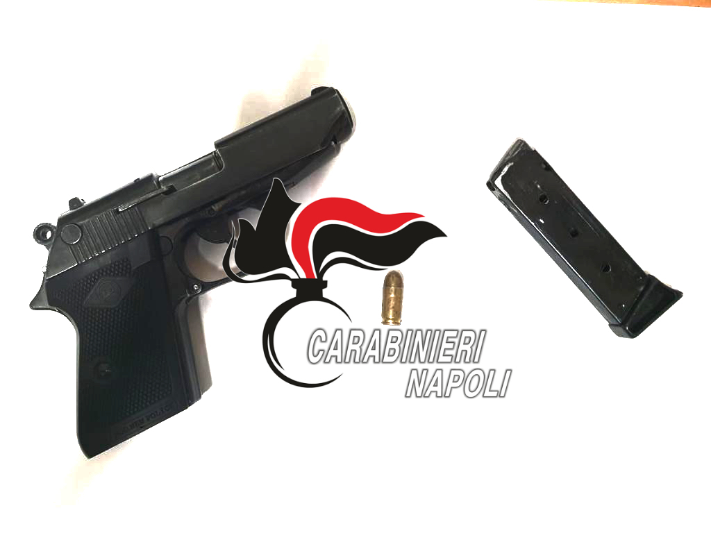 Pomigliano: bloccato a 19 anni in giro per viale Alfa con pistola illegale