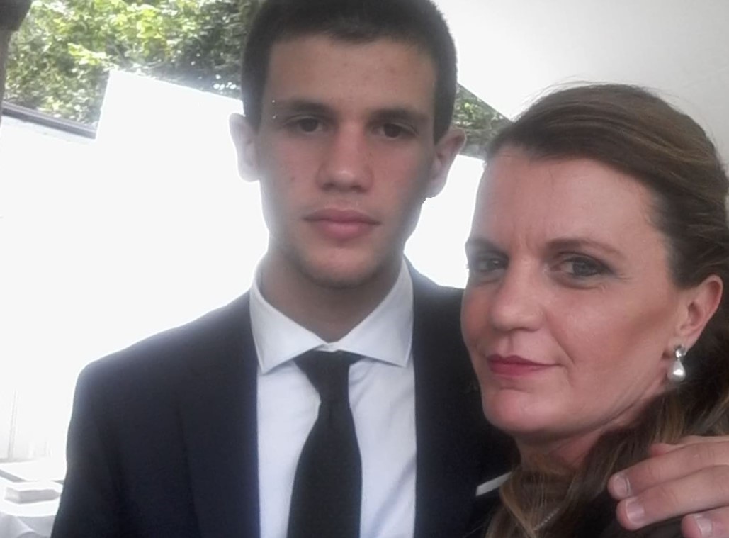 Omicidio Guarino, flash mob a Roma con la mamma di Simone: “Più prigioni e meno cimiteri”