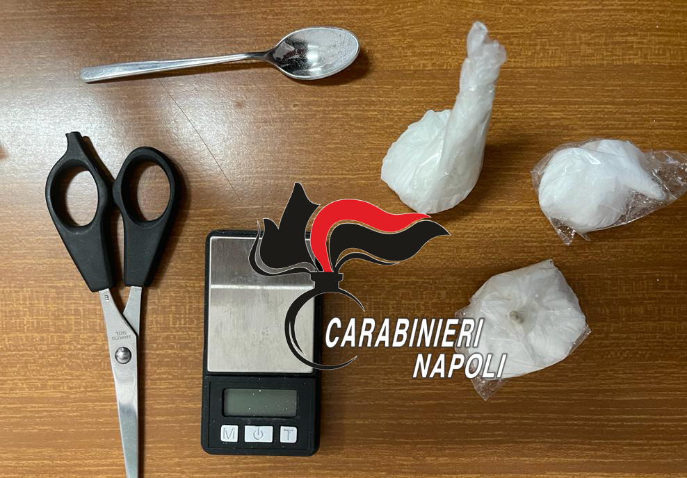 In casa ha 7mila euro in contanti ma prende il Reddito: carabinieri trovano cocaina