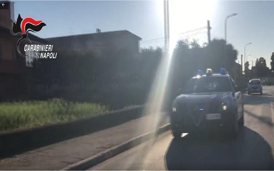 Inchino per il boss durante la processione filmato dai carabinieri. Ecco chi sono i fermati nel blitz di Acerra