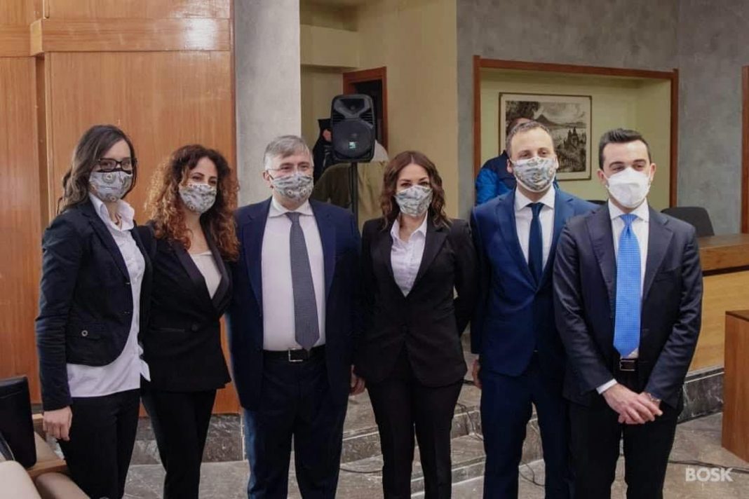 Gli ex Cinque Stelle del Comune di Pomigliano, da sx Passariello, Morra, Cioffi ,Toscano ed Esposito