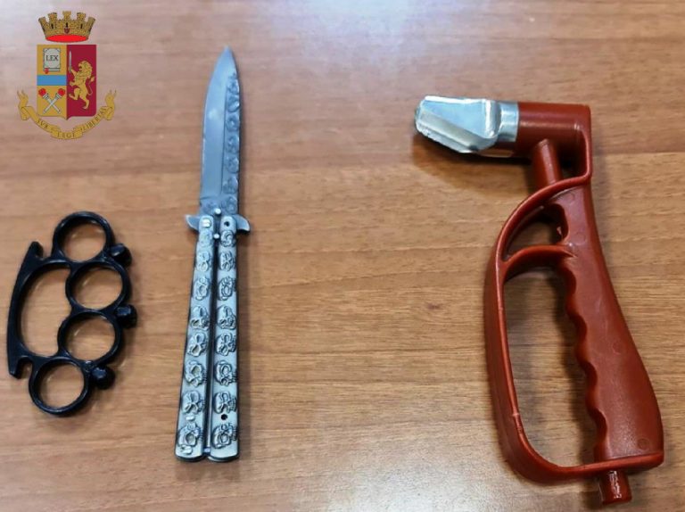 Quattordicenne di San Giorgio esce al Granatello armato di martello, tirapugni e coltello