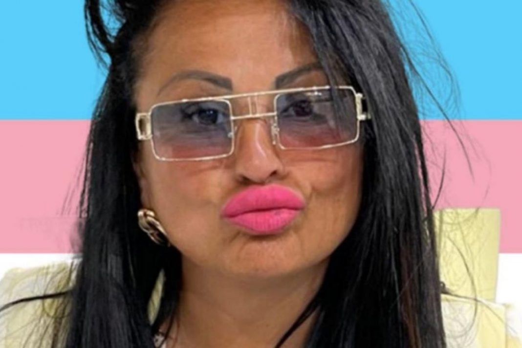 Accoltellato il figlio 18enne della tiktoker Rita De Crescenzo