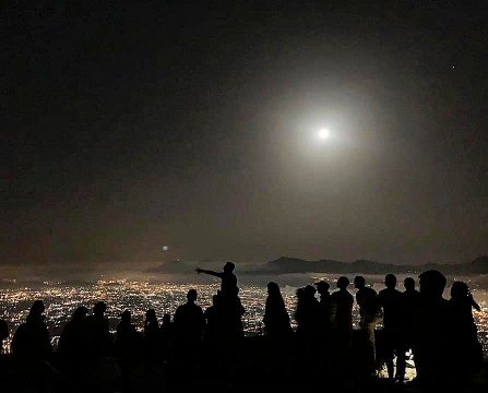 “Il Vesuvio e le stelle cadenti”: il tour nel sentiero più suggestivo del vulcano più famoso al mondo