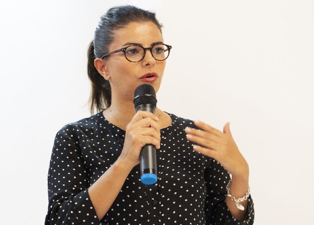 La parlamentare Auriemma interrompe spaccio in piazza ad Acerra e fa arrestare pusher