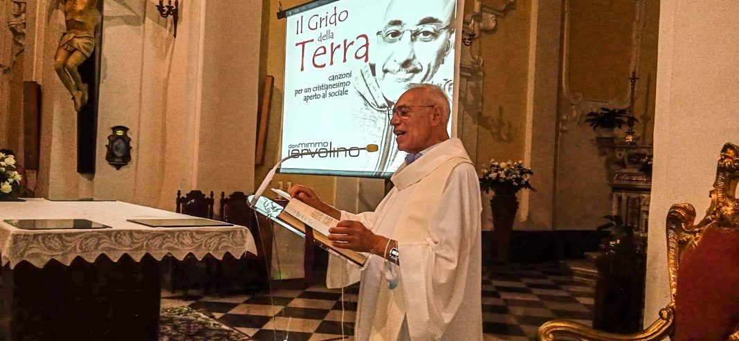 Don Peppino ‘pensionato’ dal vescovo ed elogiato dal papa: “Combatterò ancora”