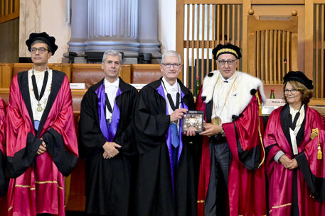 Napoli. Tim Cook riceve la laurea honoris causa presso l’Università degli Studi Federico II