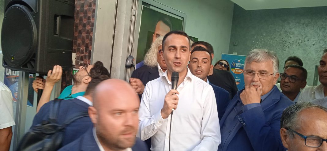 Di Maio vince pure quando perde: inviato nel Golfo per 12mila euro al mese