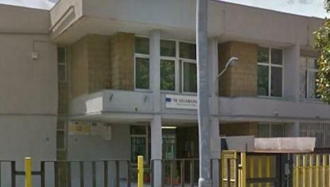 Prof ucciso a coltellate a scuola, orrore nel Napoletano: massacrato e abbandonato